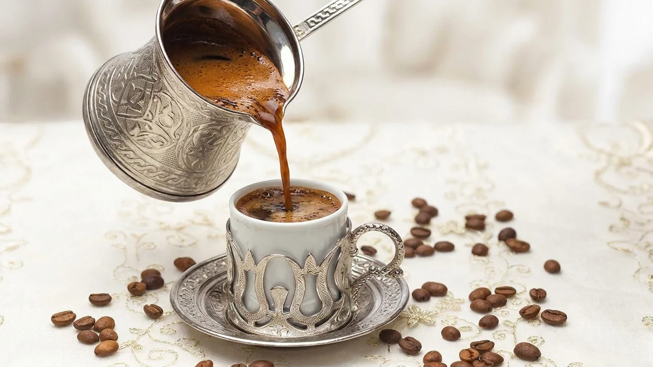 قهوه شنی در فنجان زیبا